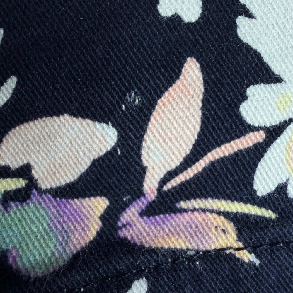Gloria Vanderbilt Women's Floral Print Amanda Capri Pants size 10 Black/Pink - Picture 7 of 11
